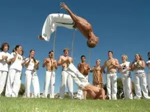 Capoeira - tánc, vagy harcművészet, a helyszínen harcok