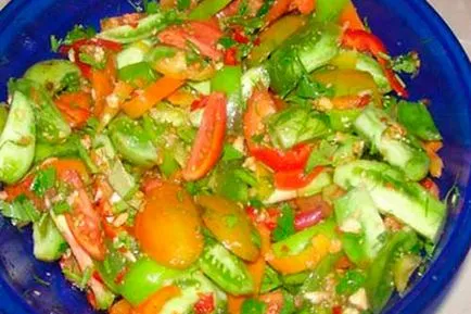 Консервирани домати зелени салати през зимата