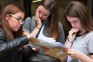 Larissa Surkov cum a calma un copil înainte de examen - ziua femeii s