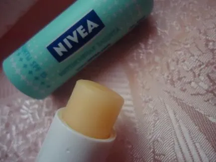 A másik gyengesége ajakbalzsam NIVEA intenzív védelem - az értékelés kozmetikumok