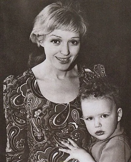60 cele mai bune fotografii ale primei soția Maksima Vitorgana și copiii lor - Pauline și Daniel