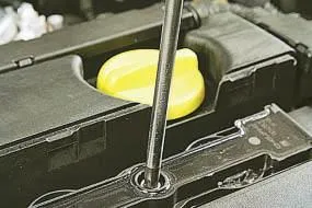 Opel Astra H Opel Astra check gyújtásrendszer n Szerelési kézikönyv eltávolítása csere javítás