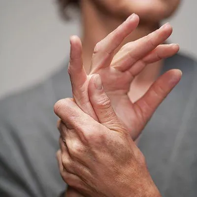 Остеоартритът на ставата на китката - симптоми и лечение