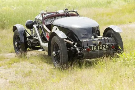 Bentley renault fel mi hajtja James Bond autó