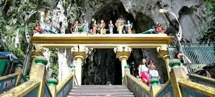 Batu Caves - индуски храмове в пещерите на периода Креда