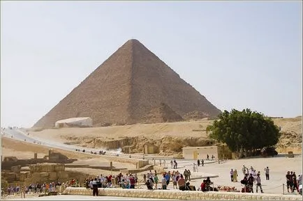 Piramisok és a Szfinx a Giza