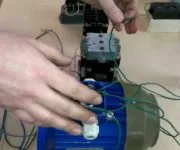 A motor csatlakoztatása 380-220 voltos áramkört, egy fotó, videó tutorial, hogyan kell csatlakoztatni a