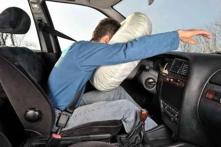 Airbag в страната на автомобили и предни въздушни възглавници, сензори и устройства