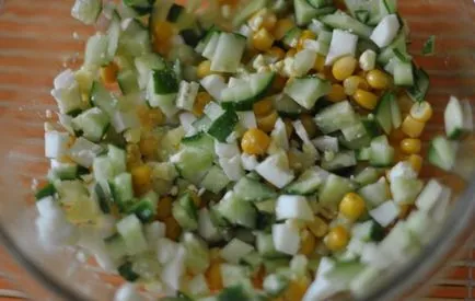 Kirieshki салата с царевица и колбаси - ваканционни рецепти 2017