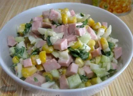 Kirieshki saláta kukorica és kolbász - ünnep receptek 2017