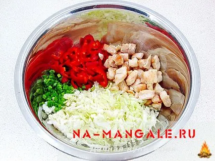 Salata cu varză chinezească și piper bulgar - reteta cu fotografii