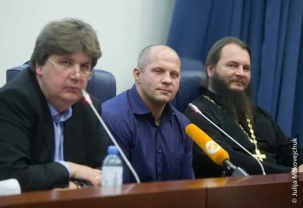 Cu unele gândire se trezește Fedor Emelianenko