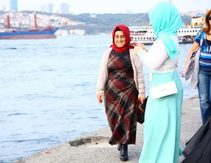 Tinuta femei turcești în fotografia din Istanbul