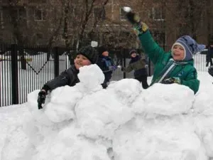 Изградете от сняг и лед - зимни забавления за деца, драсканици