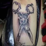 Tattoo értéke olló, fotók és vázlatok