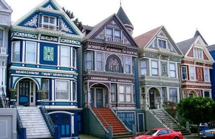 Щайнер Стрийт (Щайнер) в Сан Франциско, със своите къщи във викториански стил, боядисани дами - туристическа