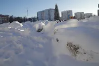 Временно съхраняване на зимно почистване на отпадъци на улици и пътища в централния площад Kamsko