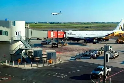 Aeroportul din Larnaca - terminalul principal aeroport în Cipru