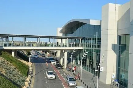 Aeroportul din Larnaca - terminalul principal aeroport în Cipru