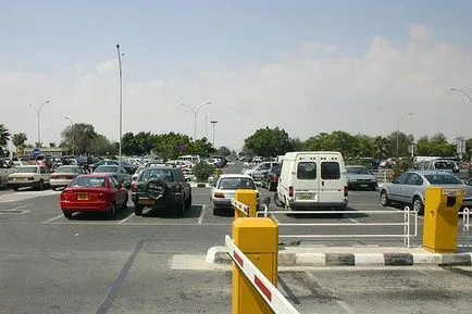 Larnaca repülőtér - a fő repülőtéri terminál Ciprus