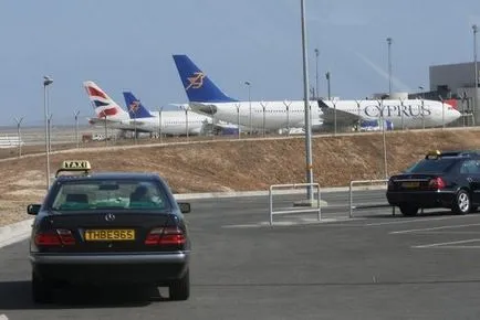 Aeroportul din Larnaca - terminalul principal aeroport în Cipru