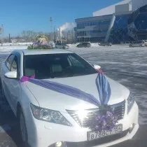 Alb Toyota Camry pentru ceremonia de nunta