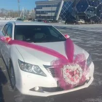 Alb Toyota Camry pentru ceremonia de nunta