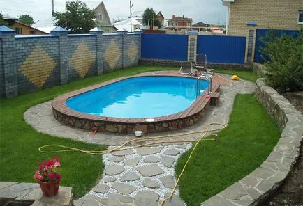 Pool kezével egy tál beton