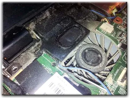 Почистване на лаптоп Compaq Presario cq71 прах