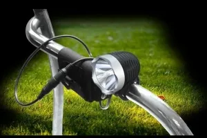 Фарът за велосипед с генератор динамо