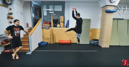 Element Gainer bliț (fly-back flip-), păcălindu School (Vladivostok)