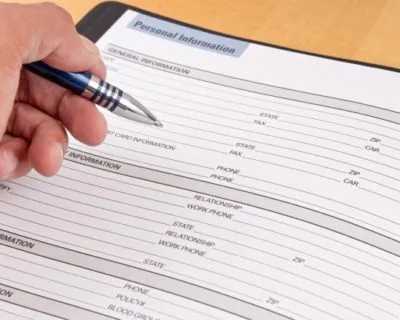 Formularul de înmatriculare temporară pentru cetățeni străini gata pentru a descărca o aplicație de probă