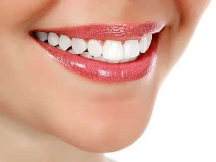 Hogyan fehéríti a fogakat otthon anélkül, hogy kárt