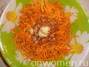 Főzni sárgarépát koreai a végső fűszerezés otthon recept egy fotó