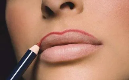 Как да рисува устните с молив