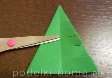 Hogyan készítsünk egy karácsonyfa papírból kezeddel (master class), egy doboz ötletek és műhelyek