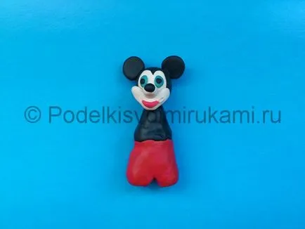 Ca Mickey Mouse sculpta din plastilină