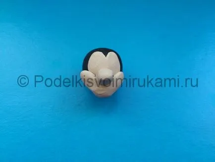 Ca Mickey Mouse sculpta din plastilină