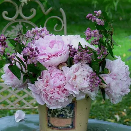 Cum de a decora masa cu flori 30 idei proaspete pentru celebrare mici