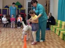 Canistherapy pentru copii cu autism câine ajutor, câine-prieteni