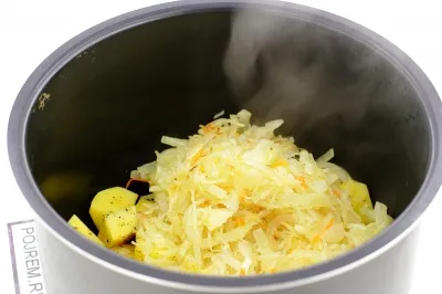 Картофи и кисело зеле - стъпка по стъпка рецепта за това как да се готви със снимки