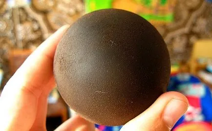 Ragyogó földes golyók vagy ballonok japán dorodango