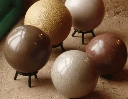 Ragyogó földes golyók vagy ballonok japán dorodango