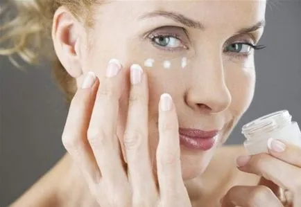 Eye Cream 50 év után rangsor a legjobb eszközök a szem körül, ami jobb választani 55 éves, vélemények