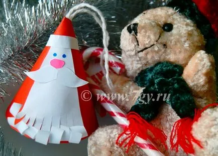 Млечната играчка Дядо Коледа от хартията (конус) със собствените си ръце