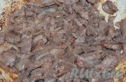 A pácolt húst egy serpenyőben - a recept egy fotó