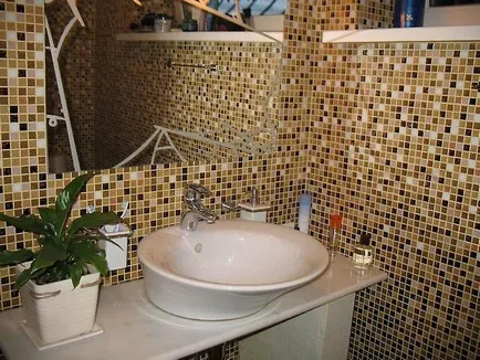 Мозайка в завършване на банята или тоалетната