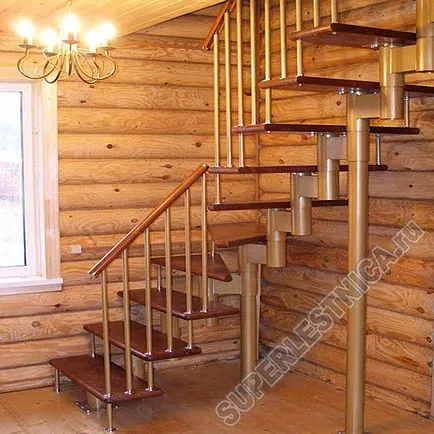 Евтини дървени стълби, за да дадат на снимки и видео създаването на структури, изработени от дърво на втория етаж