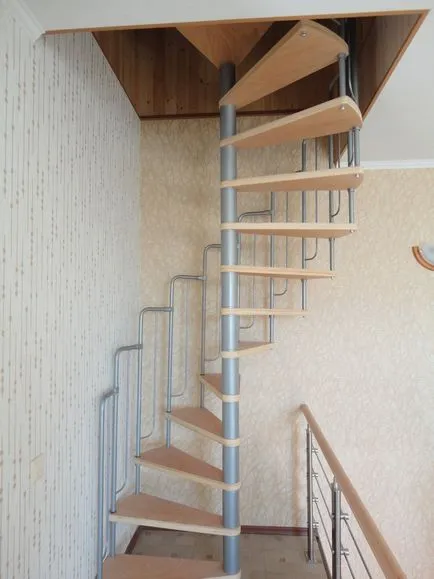 scari din lemn ieftine pentru a da fotografie și crearea video de structuri din lemn la etajul al doilea