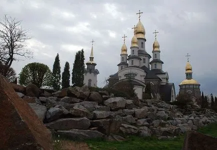 Regiunea fagi, Kiev - un parc amenajat pe malul rostavitsy